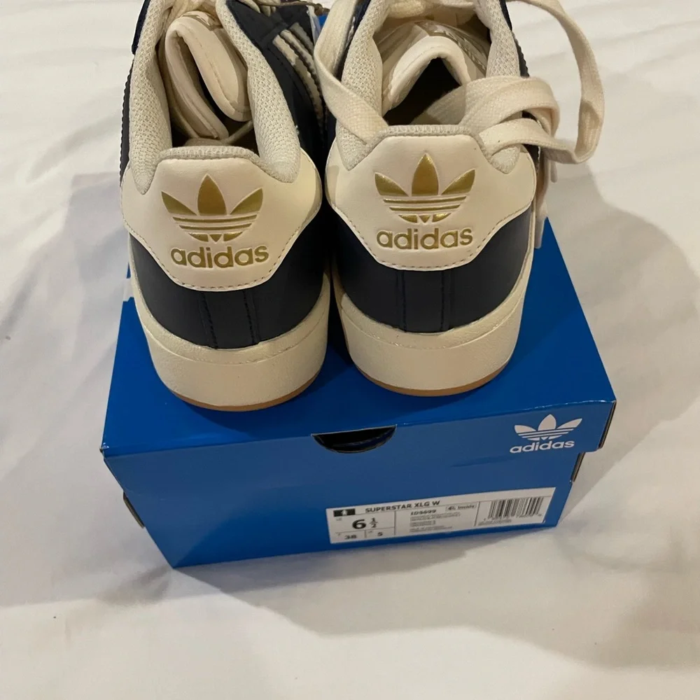 Adidas Superstar XLG Sz 6.5 NWT - Picture 4 of 6